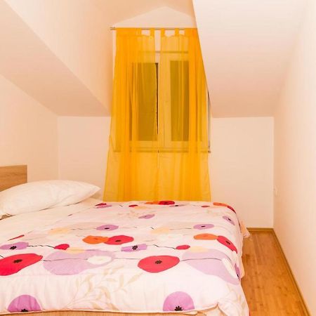 Apartments Villa-Ines Center Vodice Esterno foto