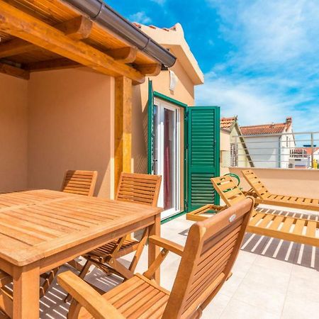 Apartments Villa-Ines Center Vodice Esterno foto
