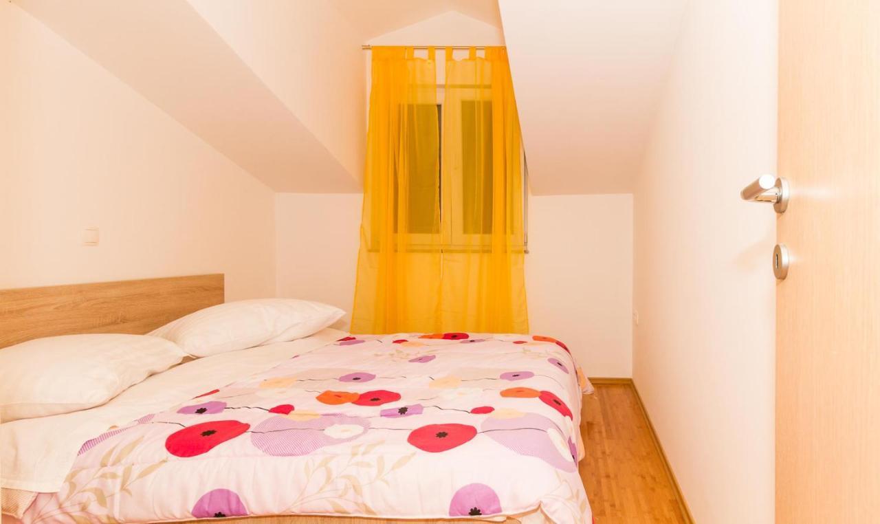 Apartments Villa-Ines Center Vodice Esterno foto