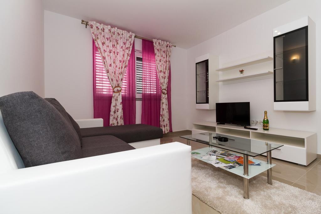 Apartments Villa-Ines Center Vodice Esterno foto