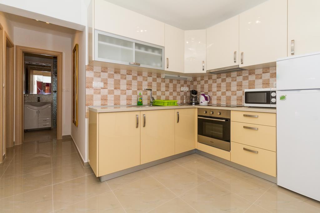 Apartments Villa-Ines Center Vodice Esterno foto