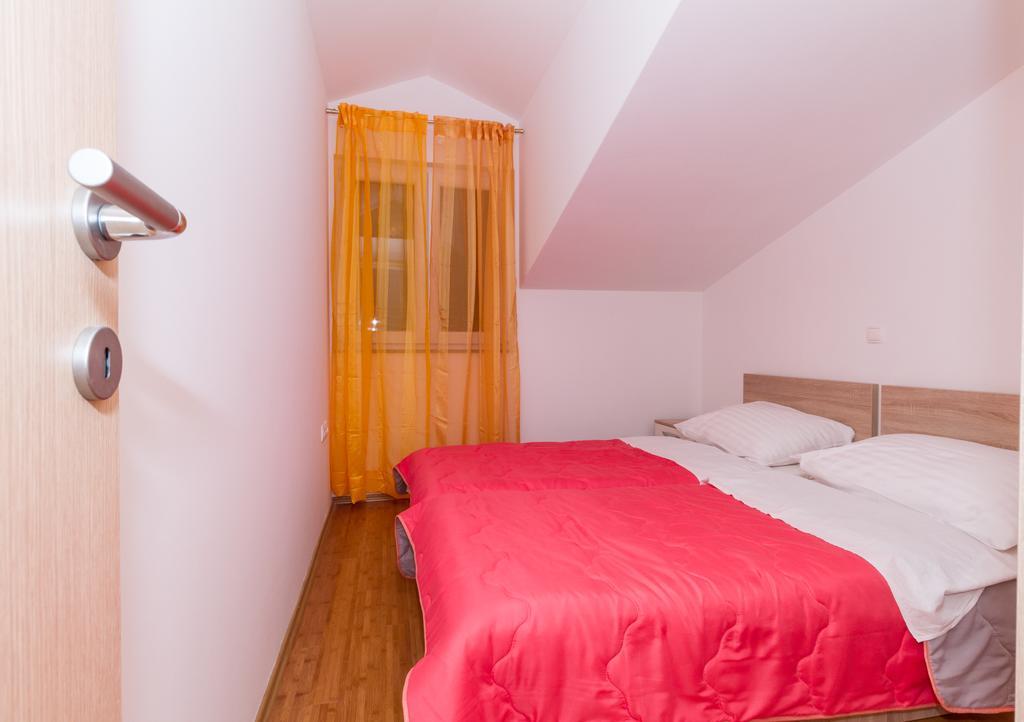 Apartments Villa-Ines Center Vodice Esterno foto