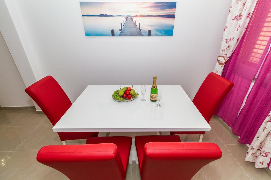 Apartments Villa-Ines Center Vodice Esterno foto