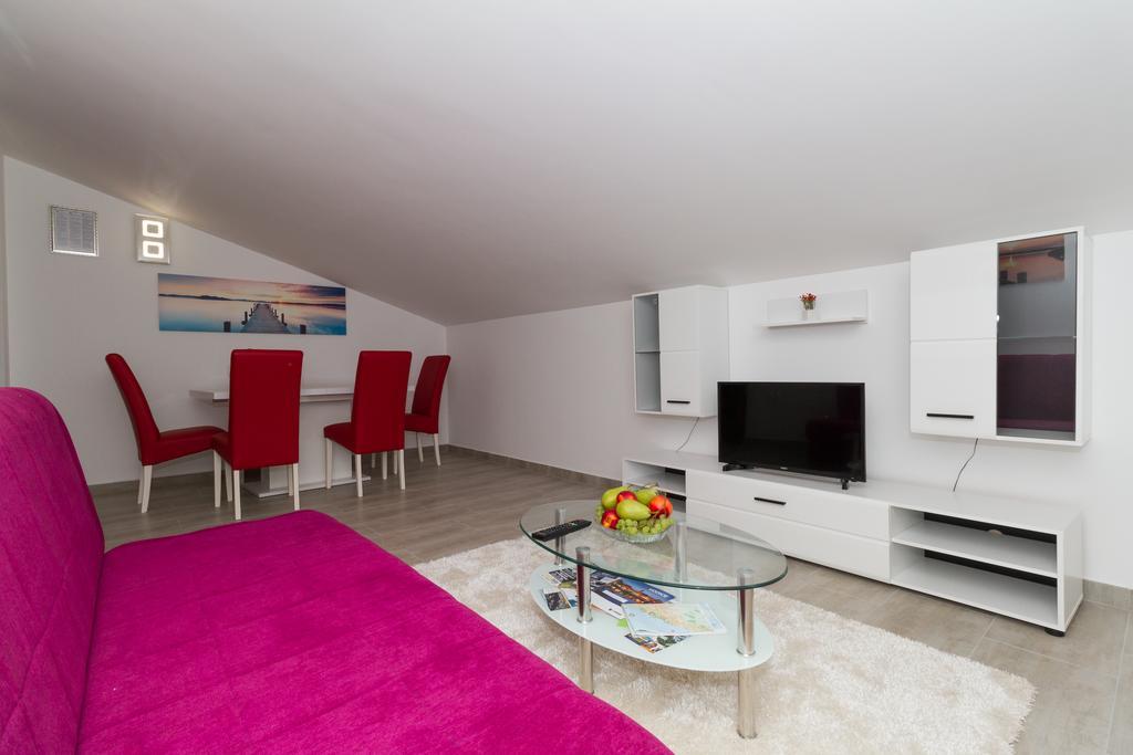 Apartments Villa-Ines Center Vodice Esterno foto