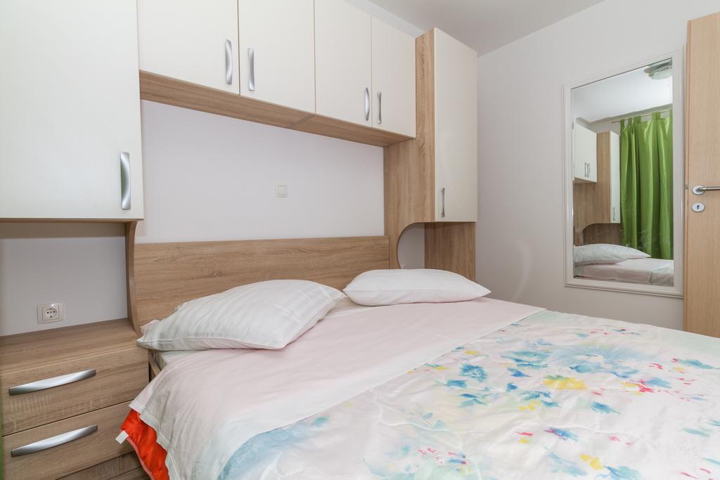 Apartments Villa-Ines Center Vodice Esterno foto