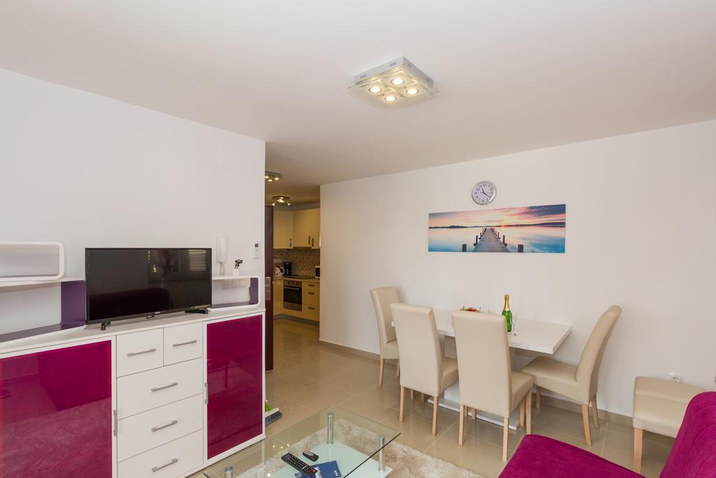 Apartments Villa-Ines Center Vodice Esterno foto
