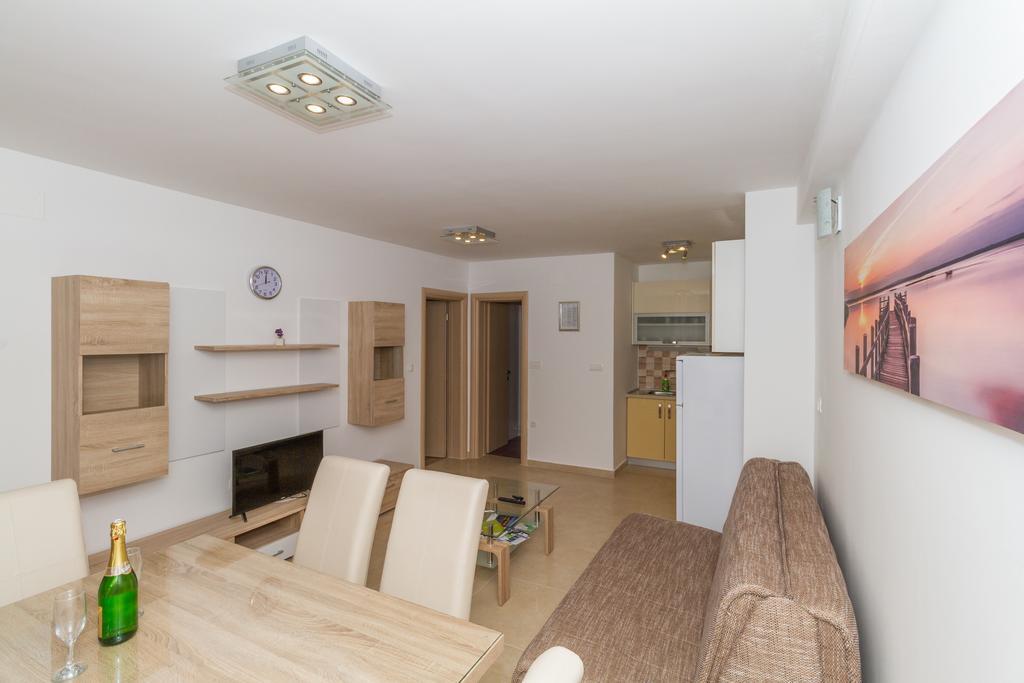 Apartments Villa-Ines Center Vodice Esterno foto