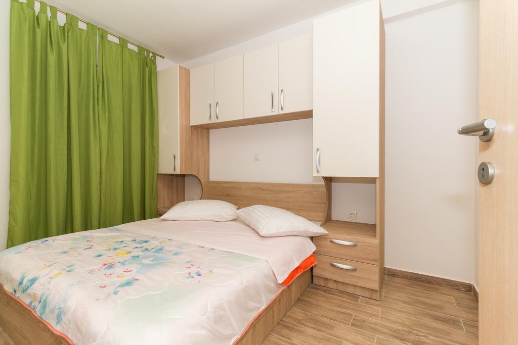 Apartments Villa-Ines Center Vodice Esterno foto