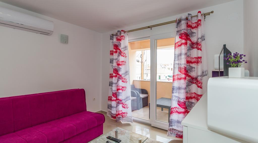 Apartments Villa-Ines Center Vodice Esterno foto