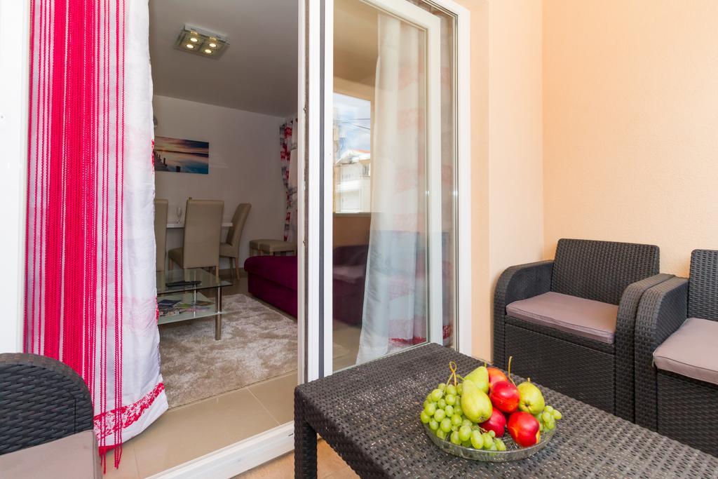 Apartments Villa-Ines Center Vodice Esterno foto