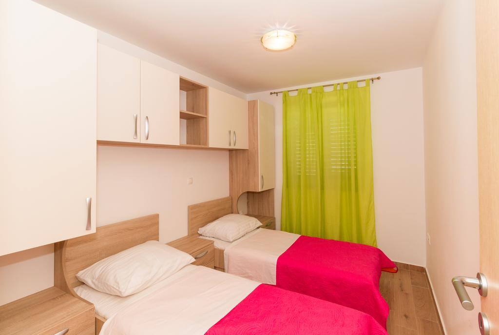 Apartments Villa-Ines Center Vodice Esterno foto