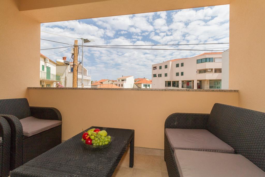 Apartments Villa-Ines Center Vodice Esterno foto