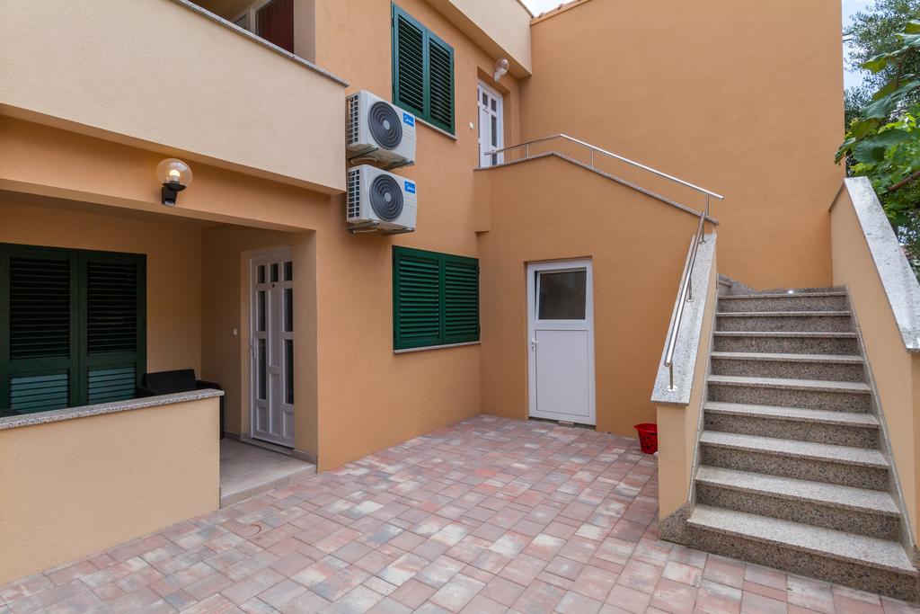 Apartments Villa-Ines Center Vodice Esterno foto