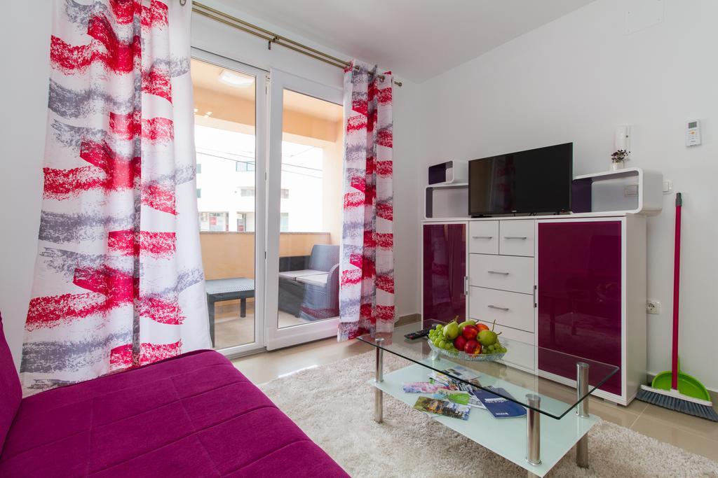 Apartments Villa-Ines Center Vodice Esterno foto